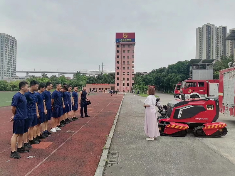 舉升搶險主戰(zhàn)消防車、全地形消防滅火機(jī)器人巡展演示圓滿結(jié)束